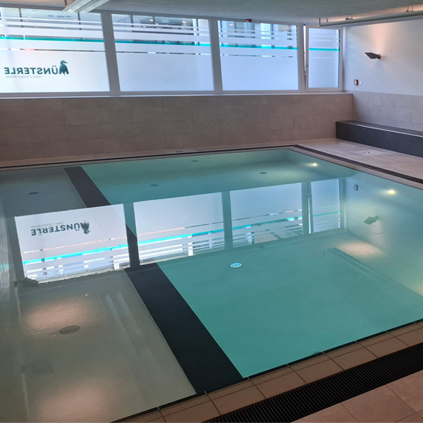 Schwimmbad im Innenbereich
